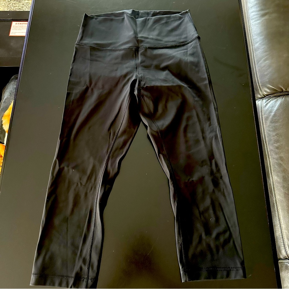 Lululemon buttery soft leggings size 8, mid length.
